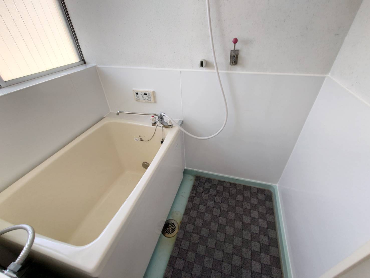 在来浴室パネル貼り After