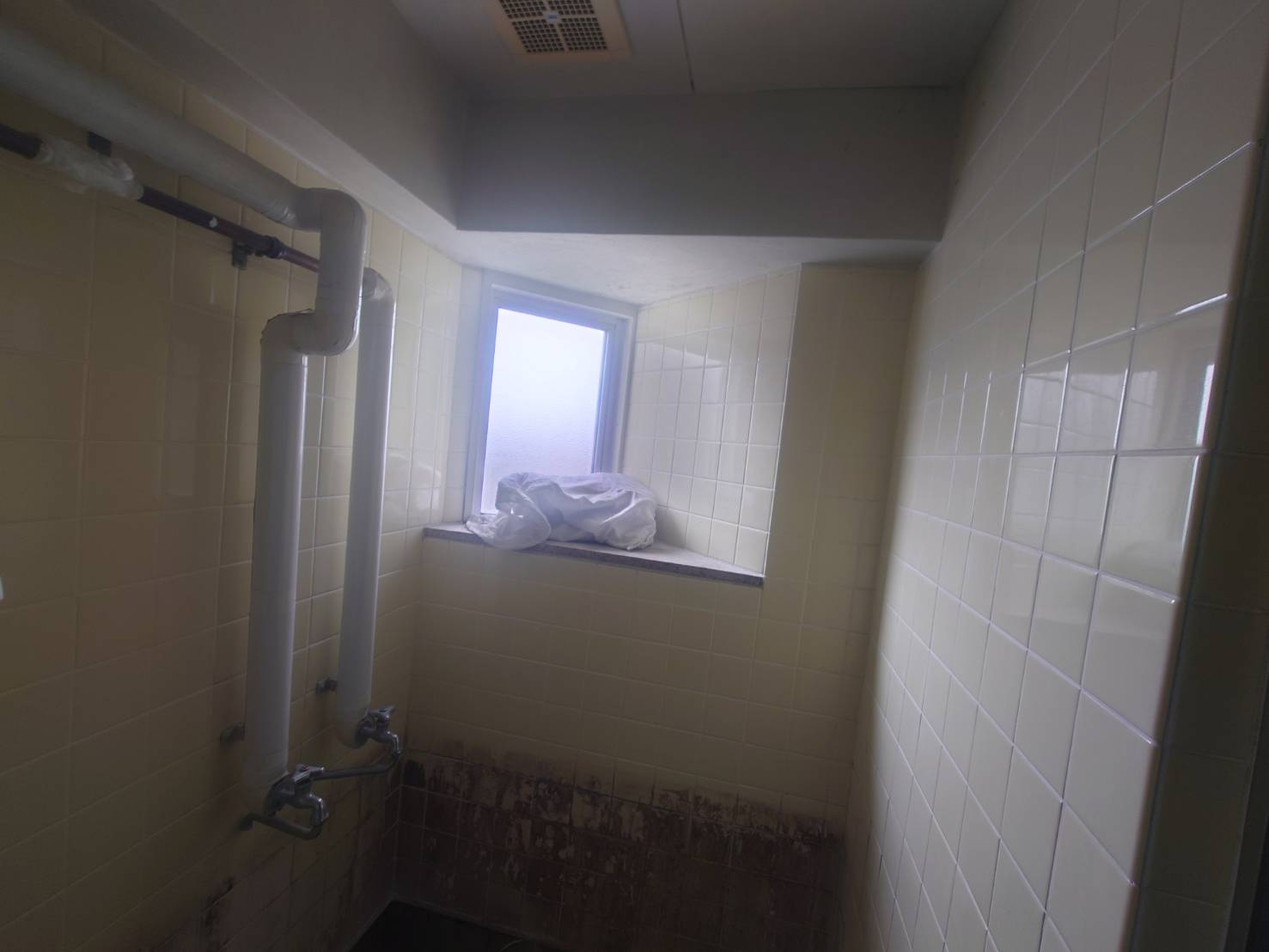 浴室改修全面パネル貼り Before