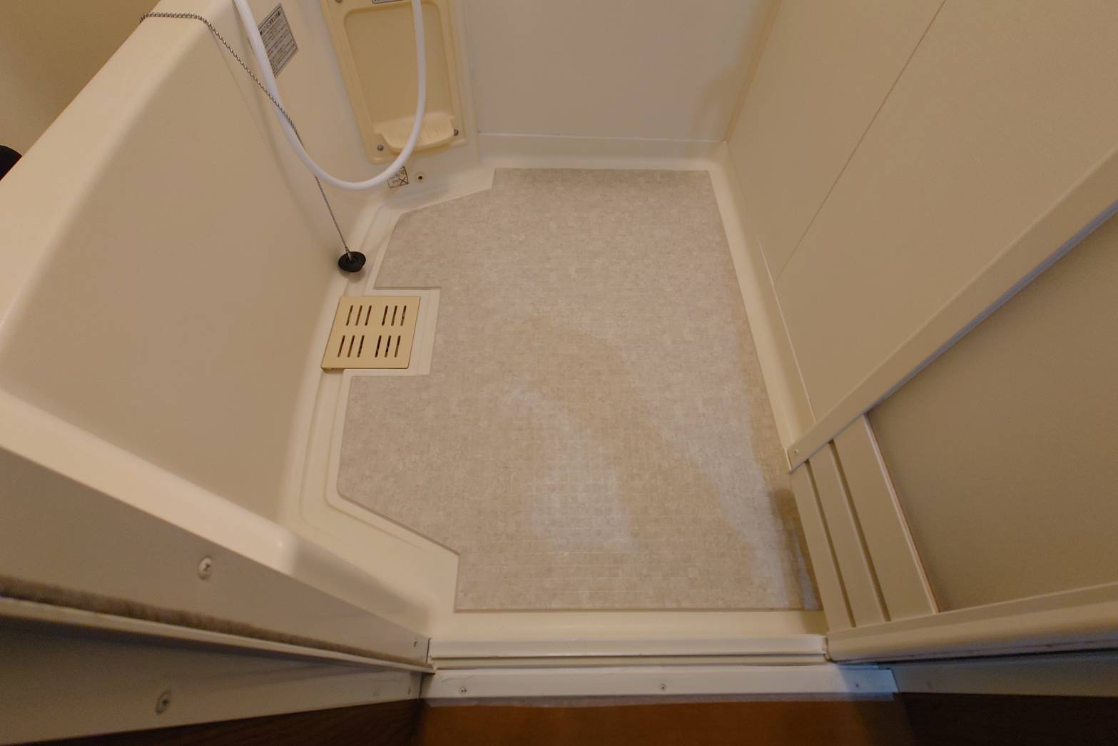 浴室床シート貼り After