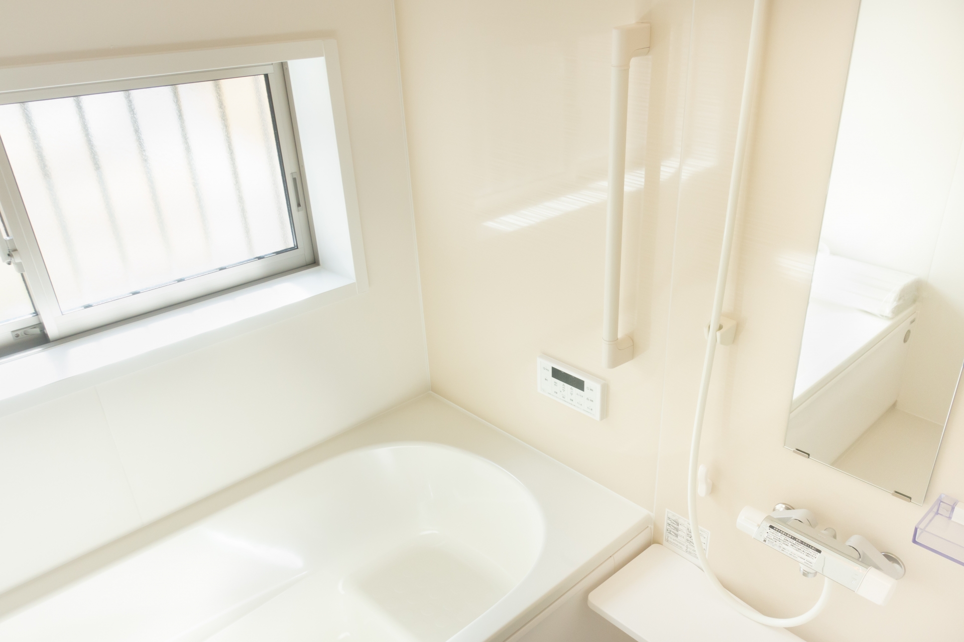 白河リペアナビ 光の当たった浴室イメージ画像