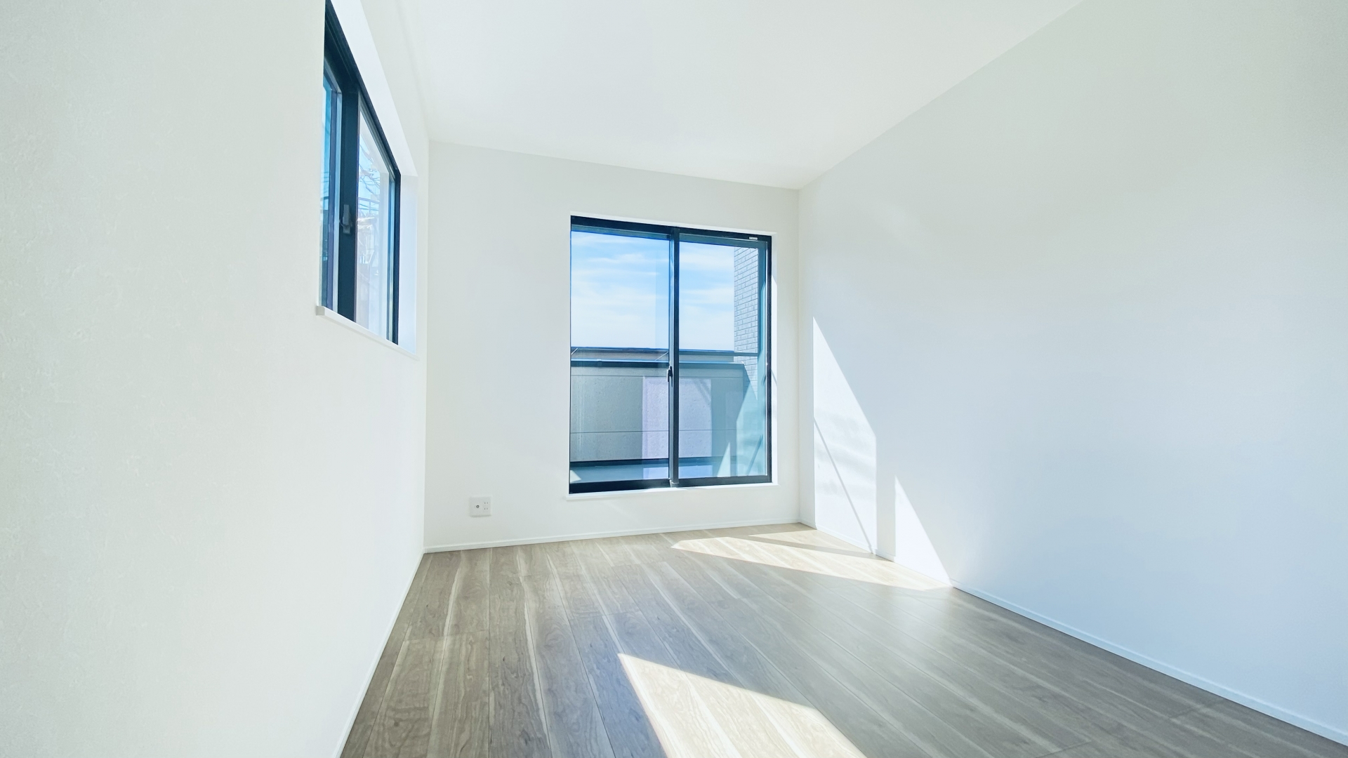 白河リペアナビ　きれいなアルミサッシの部屋イメージ画像