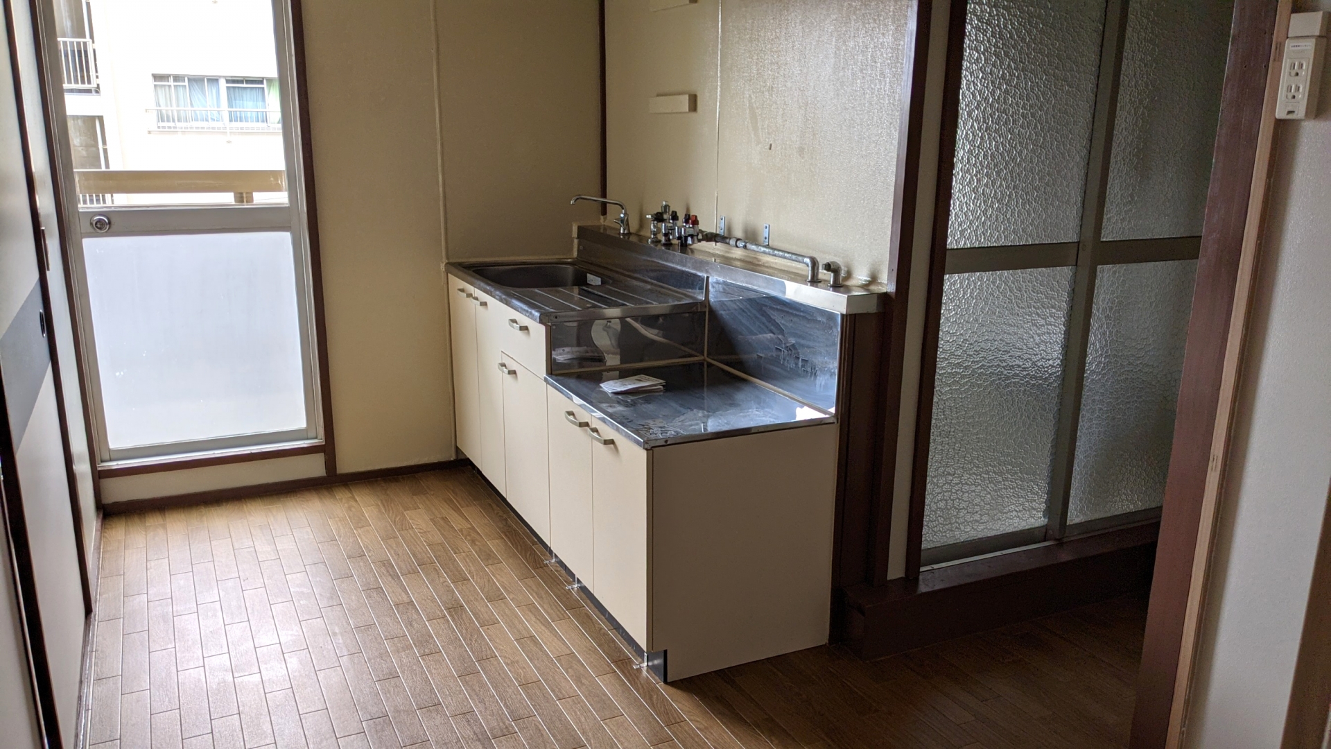 福島リペア-床鳴り・建具・アルミサッシ等住まいのキズ補修なら　「内装レスキュー郡山」紹介　賃貸アパートイメージ画像